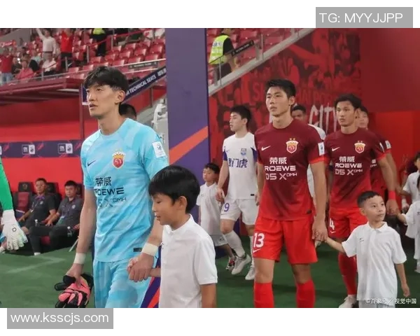 上海足球队实力引发热议球迷观点各异引发讨论