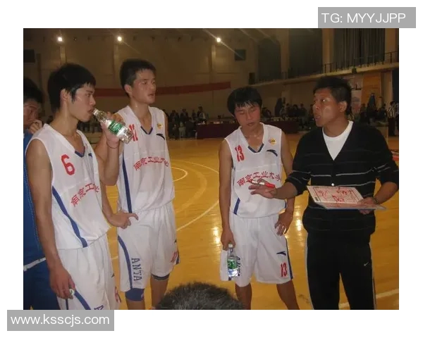 南京篮球队奋勇拼搏的传奇之路与锦标赛的辉煌成就